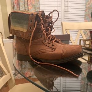 Mossimo brown lace up boot